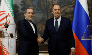 Ruski ministar vanjskih poslova Sergej Lavrov (desno) i ministar vanjskih poslova Irana Abaso Araghchi (lijevo)