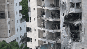 Iran i Izrael razmjenjuju razorne udare, stotine mrtvih i ranjenih