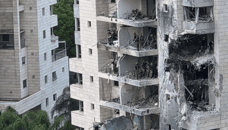Iran i Izrael razmjenjuju razorne udare, stotine mrtvih i ranjenih