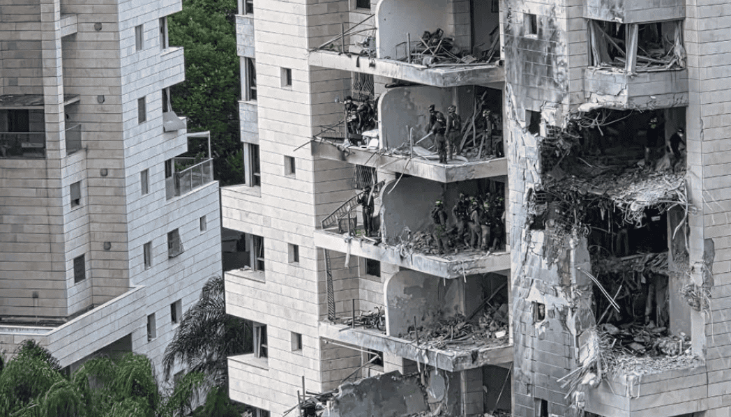 Iran i Izrael razmjenjuju razorne udare, stotine mrtvih i ranjenih
