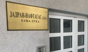 Jadran-Naftagas u Banjoj Luci osnovali su 2011. godine Naftna inudstrija Srbije i ruski Njeftegazinkor.