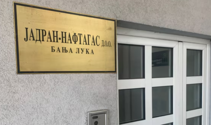 Jadran-Naftagas u Banjoj Luci osnovali su 2011. godine Naftna inudstrija Srbije i ruski Njeftegazinkor.