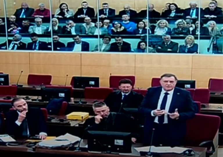 Milorad Dodik u sudnici