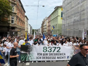 Više od 7.000 ljudi u Stuttgartu odalo počast žrtvama Srebrenice