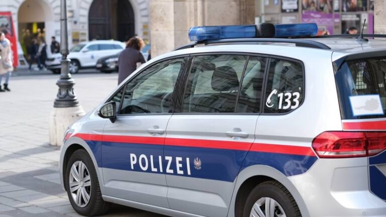 Skandal u Austriji: Primao socijalnu pomoć, a vozio poršea i ljetovao na Tajlandu