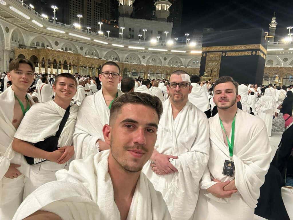 Halid Ibrahimagić, odlučio je na poseban način izraziti zahvalnost mladim momcima koji su mjesecima nesebično radili za zajednicu