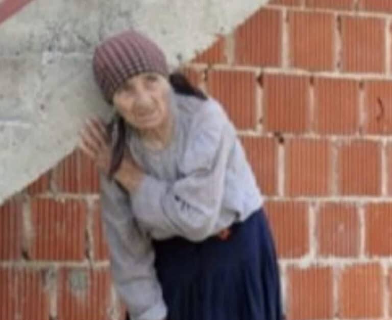 Borka je otkrila lokaciju masovne grobnice u blizini logora Manjača. Nedugo kasnije pronađena je mrtva Ask ChatGPT