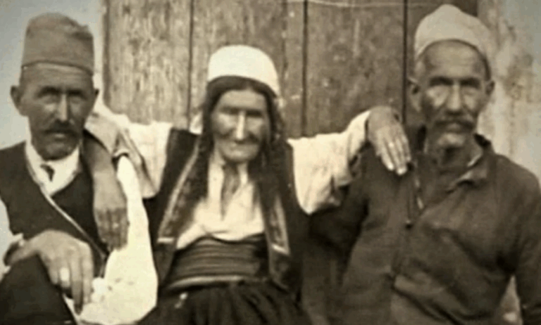 Ružica Pejović sa sinovima
