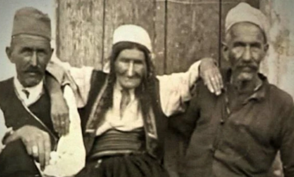 Ružica Pejović sa sinovima