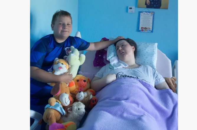 📌 Dino (11) prodaje svoje plišance kako bi kupio aparat za teško bolesnu mamu: “Važnije mi je da ona diše”
