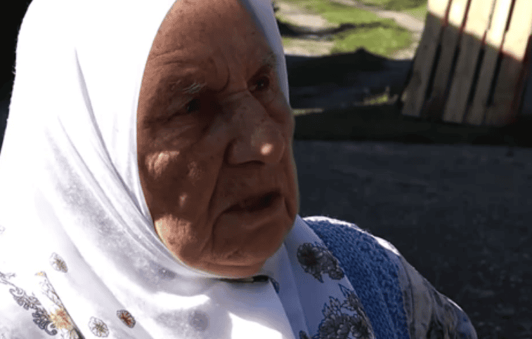 Muša, žena od 78 godina iz mjesta Oskova u Banovićima, ima životnu priču koja je istovremeno nevjerovatna i emotivno teška.