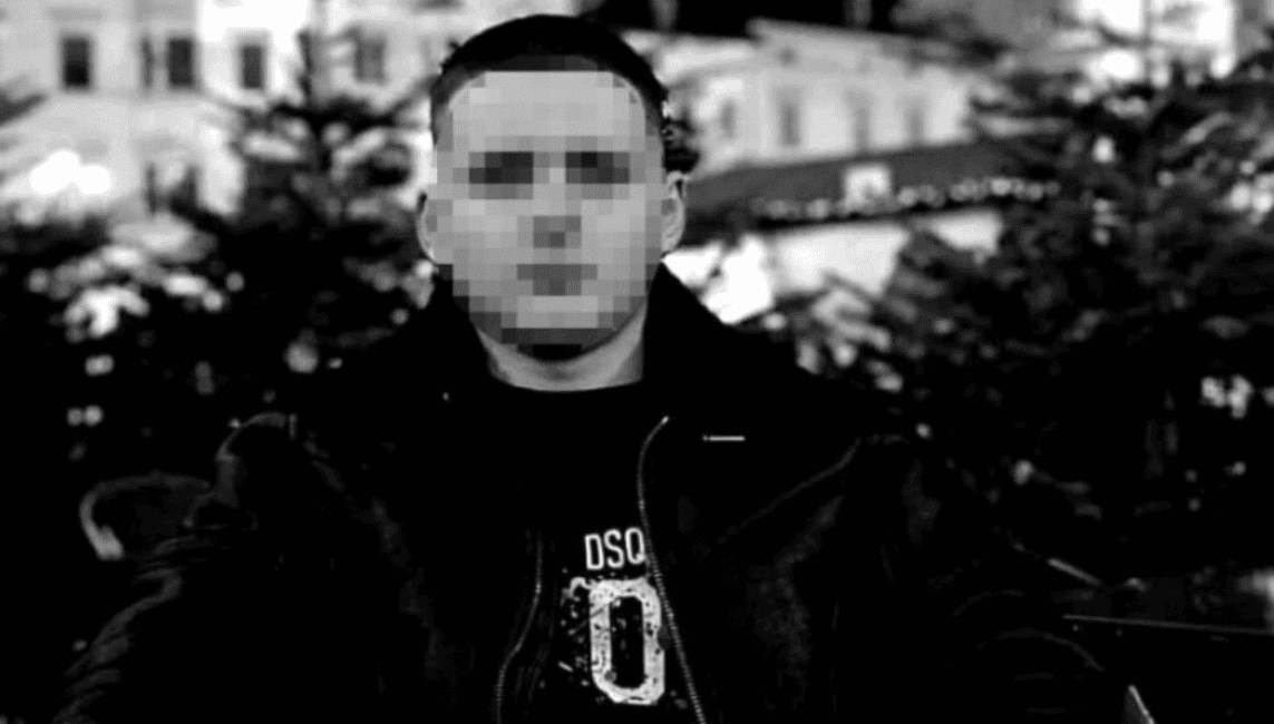 Mirza Mavrić (17), mladić koji je iz inostranstva došao u posjetu porodici, ubijen nožem tokom masovne tuče u centru grada.