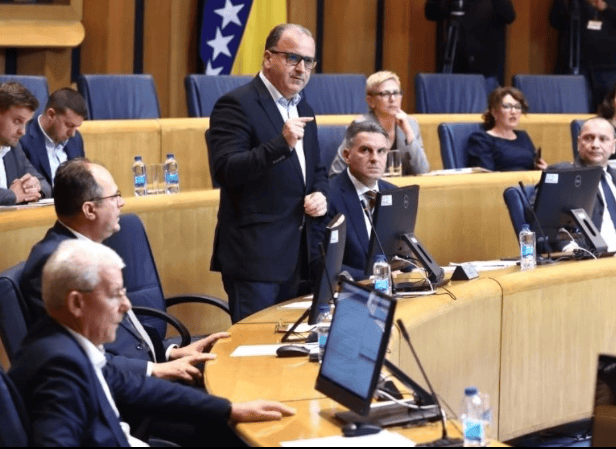 ĐONLAGIĆ UZVRAĆA ČOVIĆEVIM PRISTAŠAMA: „Koncept legitimnog predstavljanja je lažni politički narativ. Niko nikada nije tražio…“