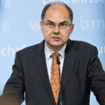 CHRISTIAN SCHMIDT ZA BRITANSKE MEDIJE: Tvrdi da se Balkan može “zapaliti” u trenu, upozorio Britance, izjavio je …